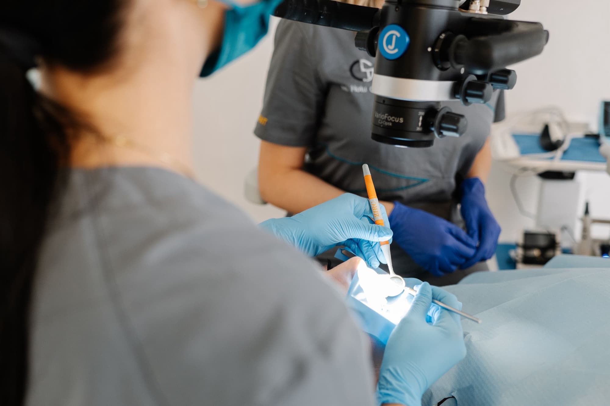 Tratament endodontic sub microscop la clinica Confident Dr. Talpoș din Timișoara